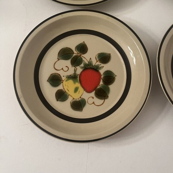 Strawberries Stoneware Japan 4 Plates Sears 4112 Replacement 7.5" VTG 70s - Picture 2 of 14